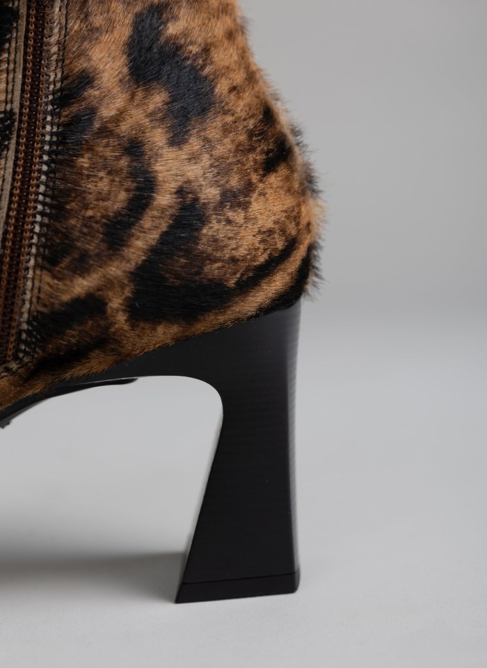 Hispanitas Botín Atlanta Leopardo Camel Negro