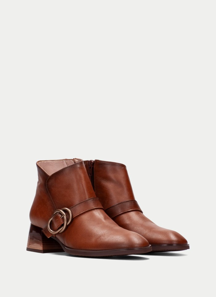 Hispanitas Botín Charlize Cuero