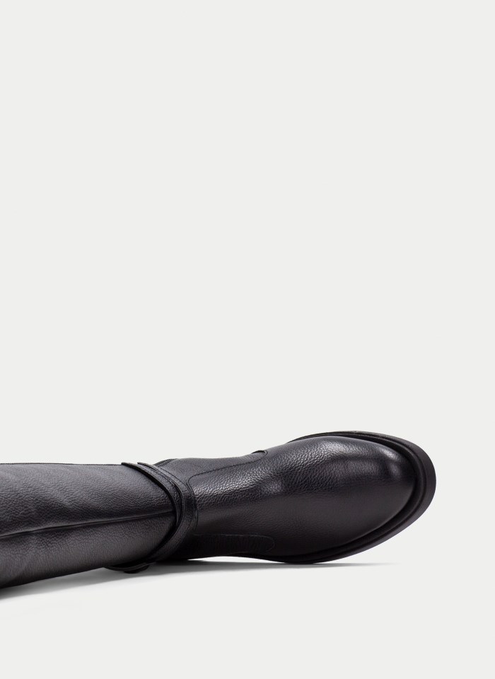 Hispanitas Bota Brooklyn Negro